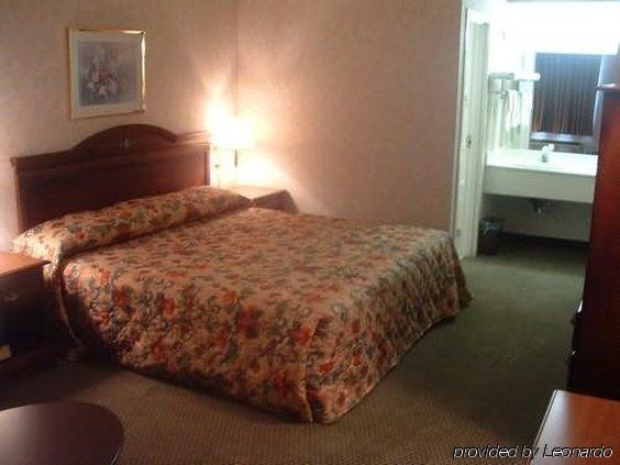 Colonial Inn And Suites - Memphis 사우스헤이븐 외부 사진