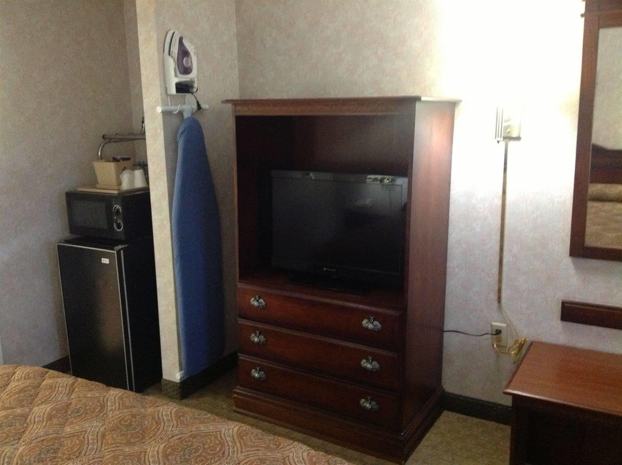 Colonial Inn And Suites - Memphis 사우스헤이븐 외부 사진
