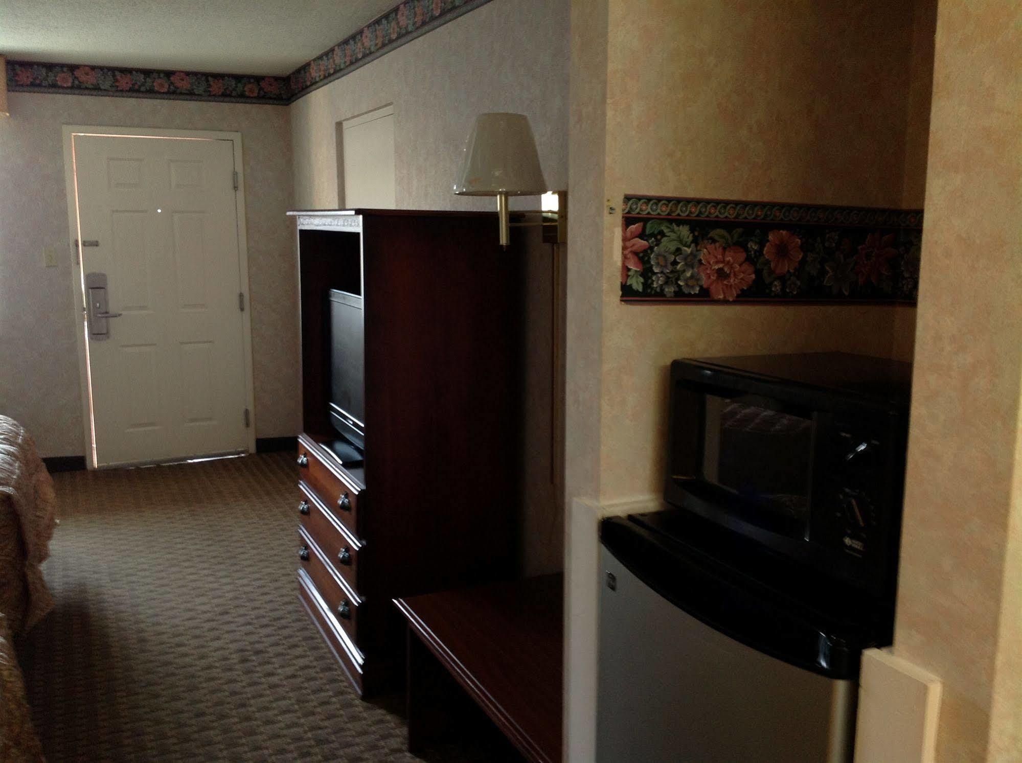 Colonial Inn And Suites - Memphis 사우스헤이븐 외부 사진