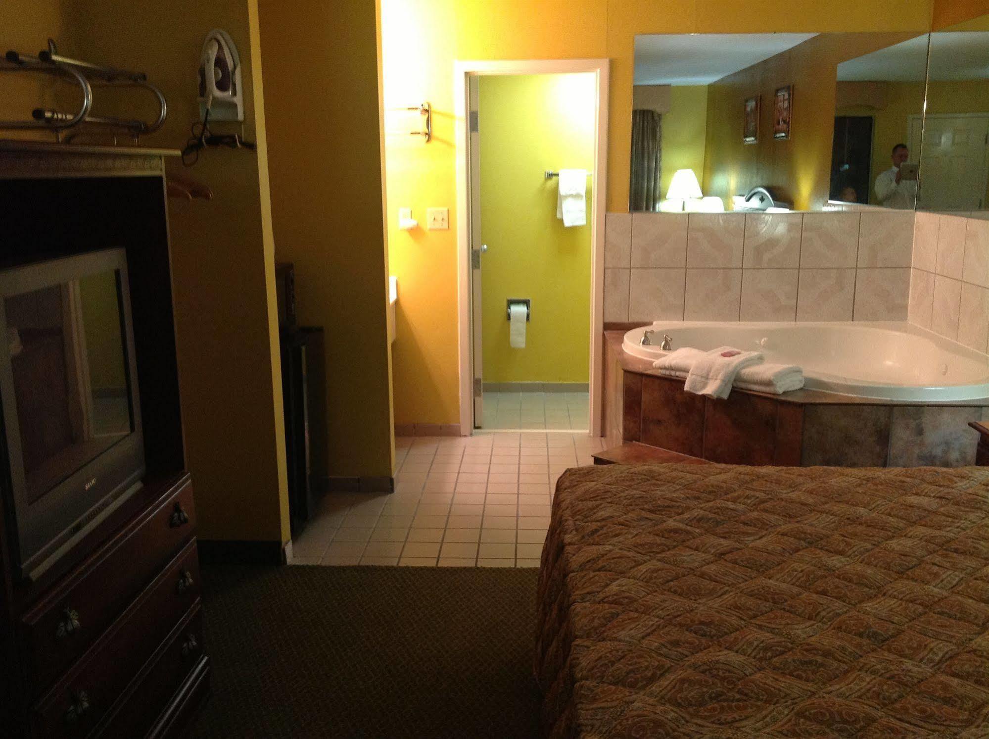 Colonial Inn And Suites - Memphis 사우스헤이븐 외부 사진