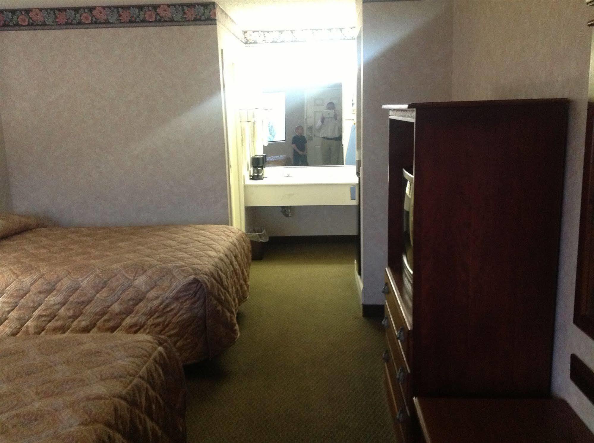 Colonial Inn And Suites - Memphis 사우스헤이븐 외부 사진